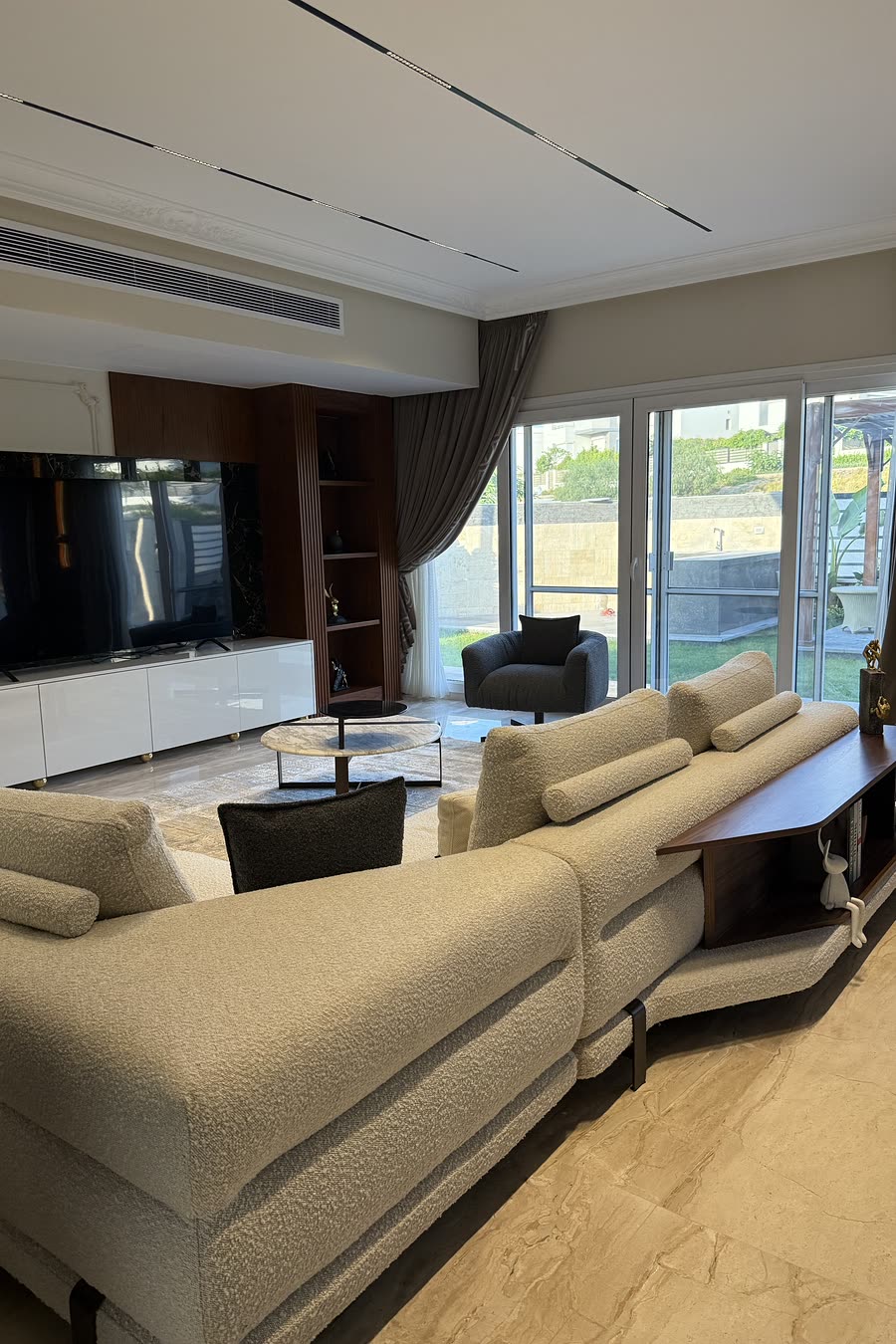 Hyde Park family room opening onto the garden